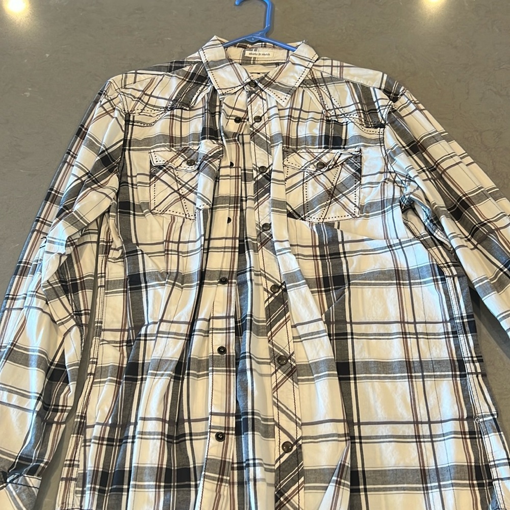 Buckle BKE Button down shirt. Size L Athletic Fit Stretch